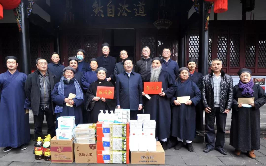 成都市委常委、统战部部长吴凯一行走访慰问成都道教界检查青羊宫防疫及安全工作