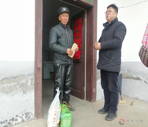 丹阳季子庙春节前开展扶贫慰问活动