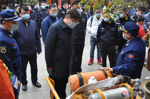 上海市黄浦区委书记杲云到上海城隍庙走访慰问
