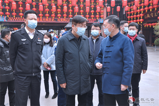 上海市黄浦区委书记杲云到上海城隍庙走访慰问