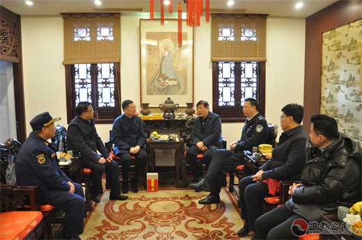 上海市黄浦区委书记杲云到上海城隍庙走访慰问