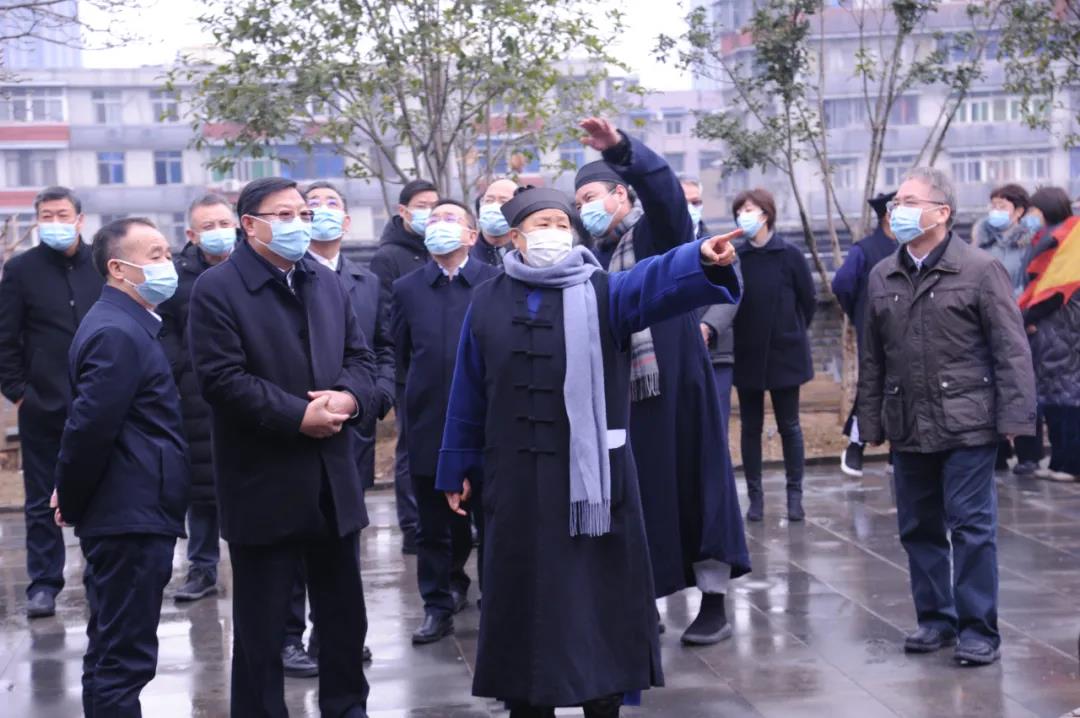 武汉市政协主席杨智一行莅临武汉长春观调研