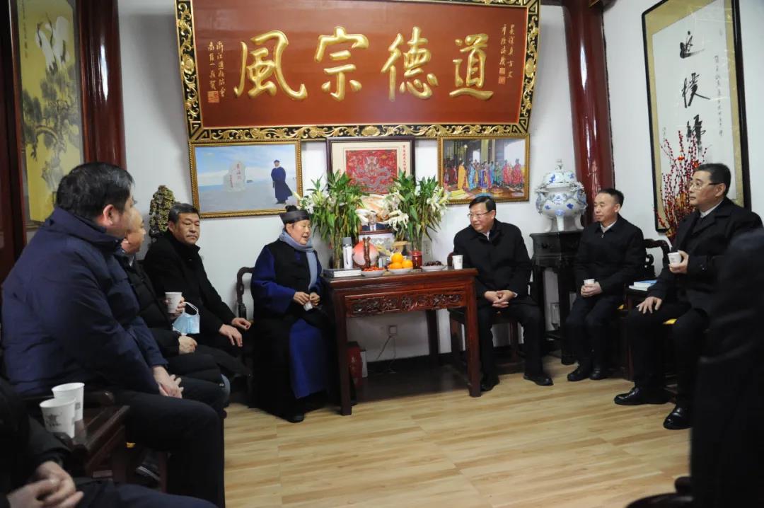 武汉市政协主席杨智一行莅临武汉长春观调研