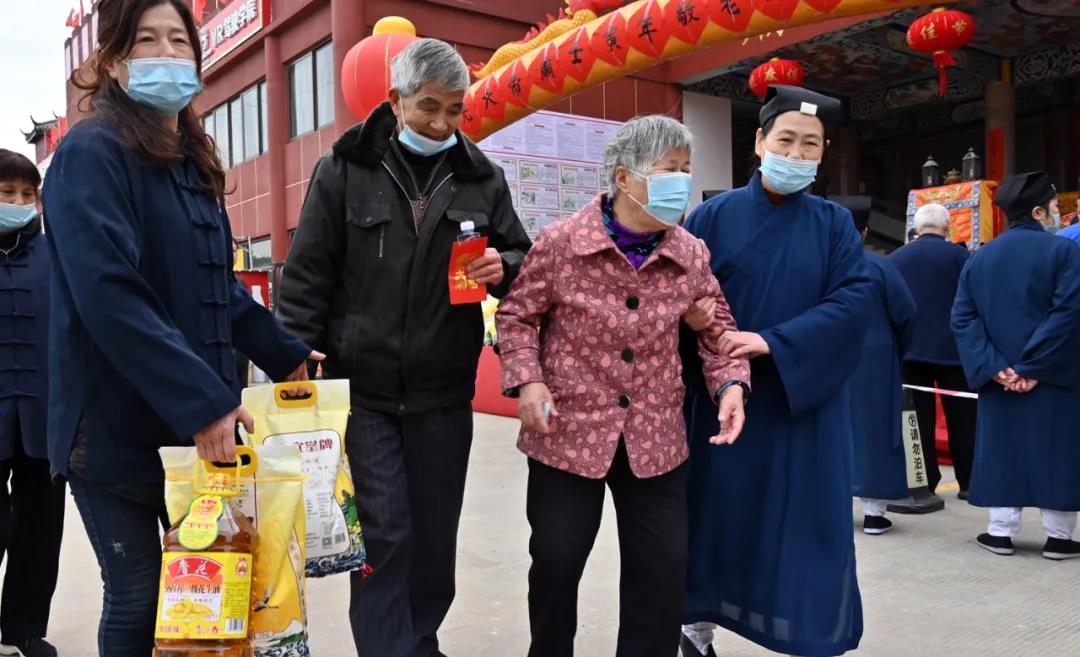 福州华光大帝庙举办情系元宵敬老助老活动