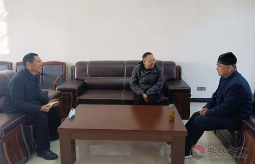 南京市江宁区委常委、区委统战部部长孙兆金一行到南京方山洞玄观走访慰问