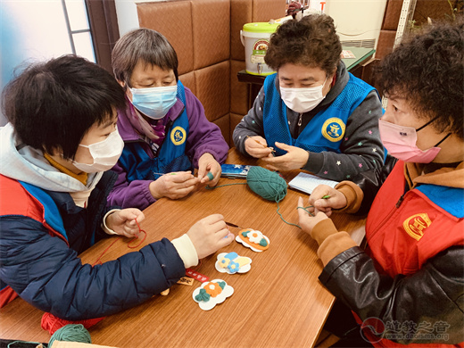 上海城隍庙慈爱功德会开展学雷锋日公益慈善义卖