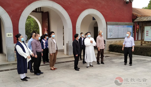 广东省政协副主席郑振涛率队到新会紫云观开展专题调研