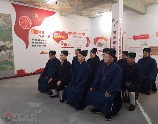无锡市道教协会组织无锡道教界收看全国“两会”开幕会