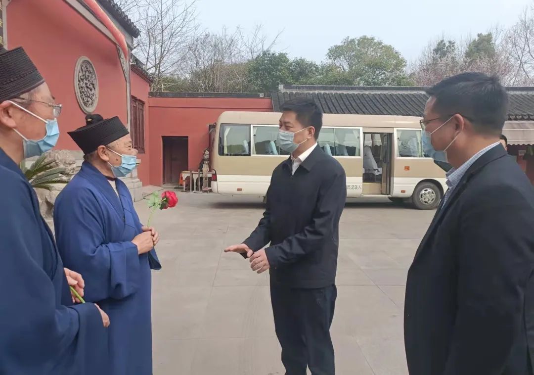 上海市浦东新区区委统战部检查宗教活动场所疫情防控工作