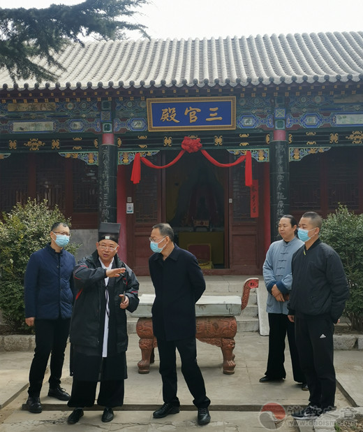 石家庄市鹿泉区委统战部部长张申一行赴抱犊寨金阙宫调研