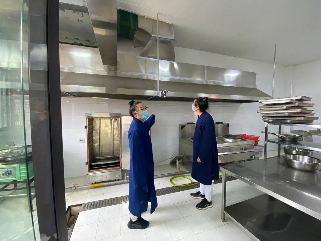武当山道教学开展食品卫生和消防安全检查