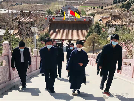 保定市委统战部常务副部长闫凤友到易县太阳宫走访调研