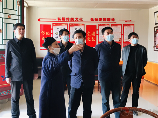 保定市委统战部常务副部长闫凤友到易县太阳宫走访调研