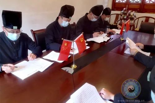 江西閤皂山大万寿崇真宫组织学习江西省宗教工作会议精神