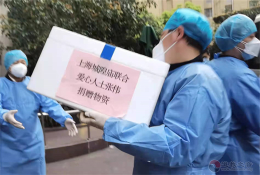 上海城隍庙联合爱心人士张伟先生向豫园街道捐赠50吨蔬菜