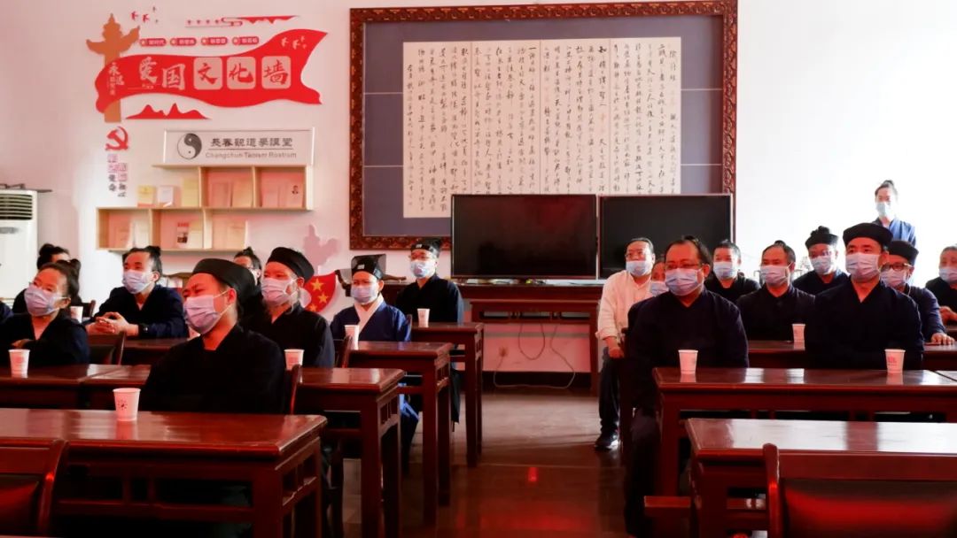武汉长春观举行“弘扬英雄精神，守护国家安全”4·15国家安全日普法学习会
