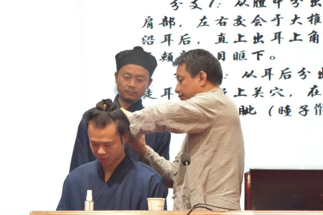 武当山道教学院举办针灸讲座
