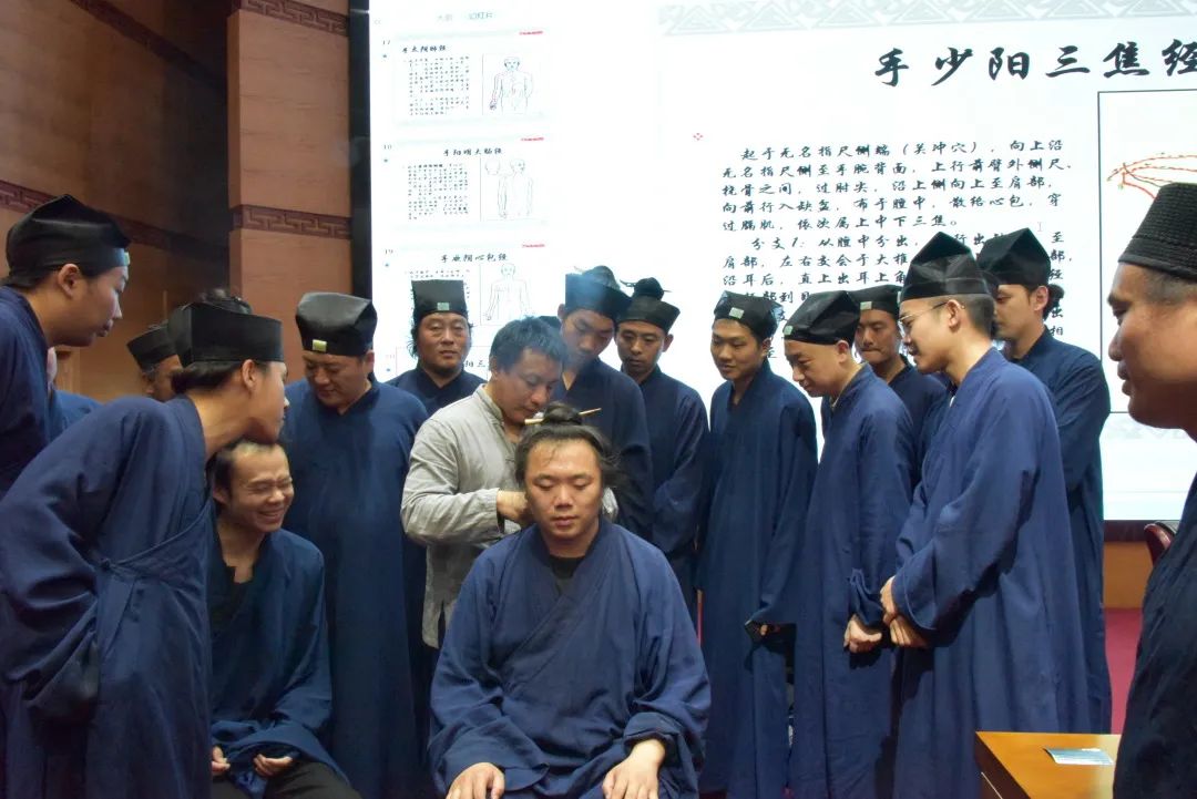 武当山道教学院举办针灸讲座