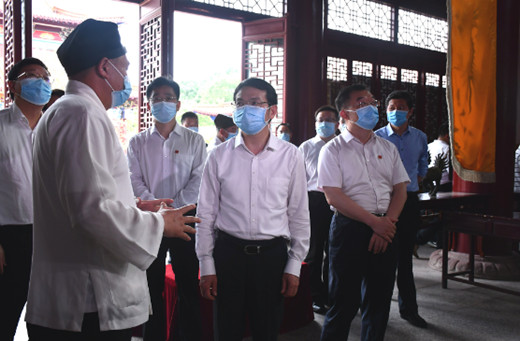 江西省委常委、统战部部长黄喜忠在南昌调研“五好”宗教活动场所创建工作