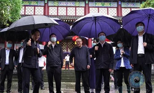 江西省委常委、省委统战部部长黄喜忠到鹰潭调研道教工作