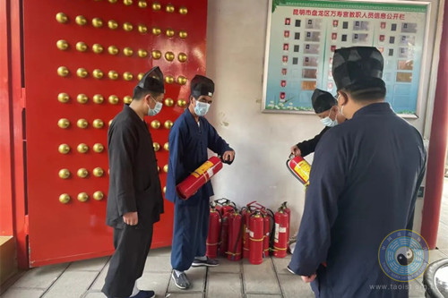 昆明市盘龙区道协开展“5·12全国防灾减灾日”宣传活动