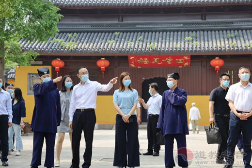 苏州市委常委、统战部长王飏一行到苏州玄妙观走访检查疫情防控和生产安全工作