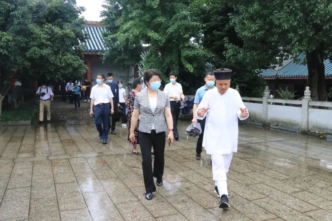 邵阳市人大常委会主任周迎春视察市道协“两个条例”贯彻执法检查工作