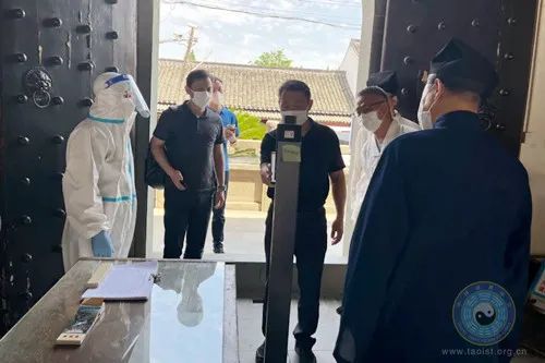 上海市民族宗教局副局长王凡一行到金山区、奉贤区道教活动场所检查疫情防控工作