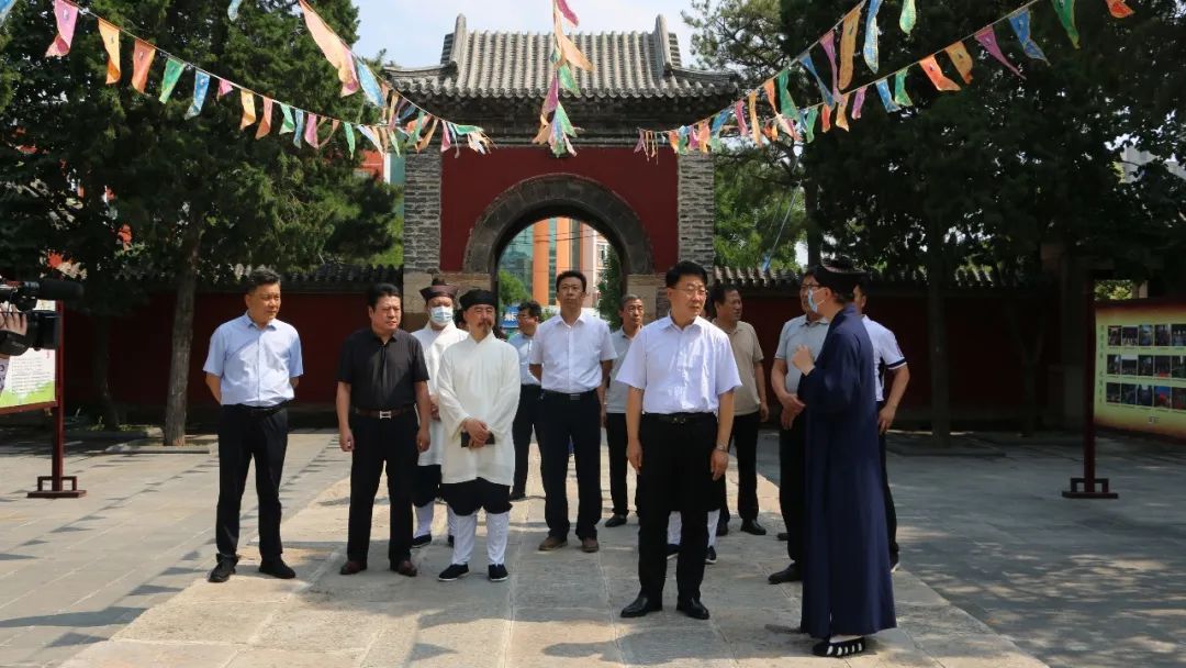 “大道同心—喜迎二十大 共筑中国梦”书画笔会在泰山灵应宫举办