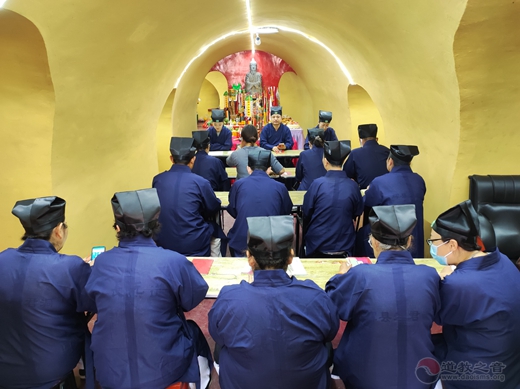辉县市道教协会组织学习《互联网宗教信息服务管理办法》