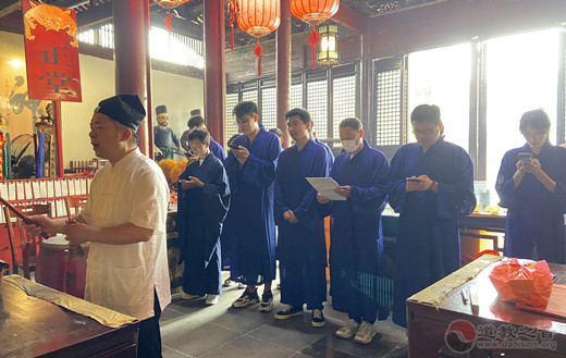 苏州城隍庙举办夏至日皈依弟子参拜学经系列活动
