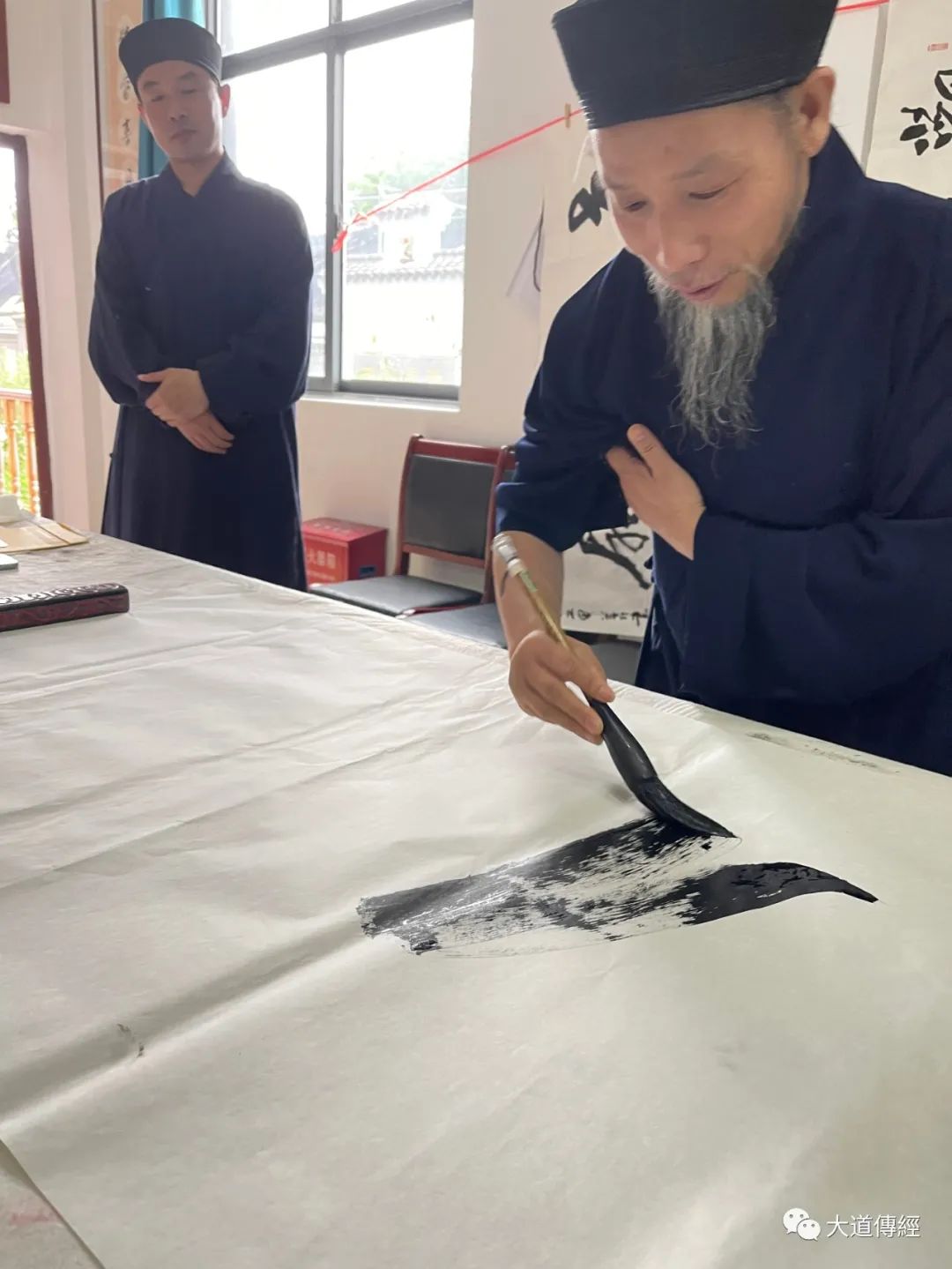 武汉大道观举办“喜迎二十大，永远跟党走，奋进新征程”书画笔会活动