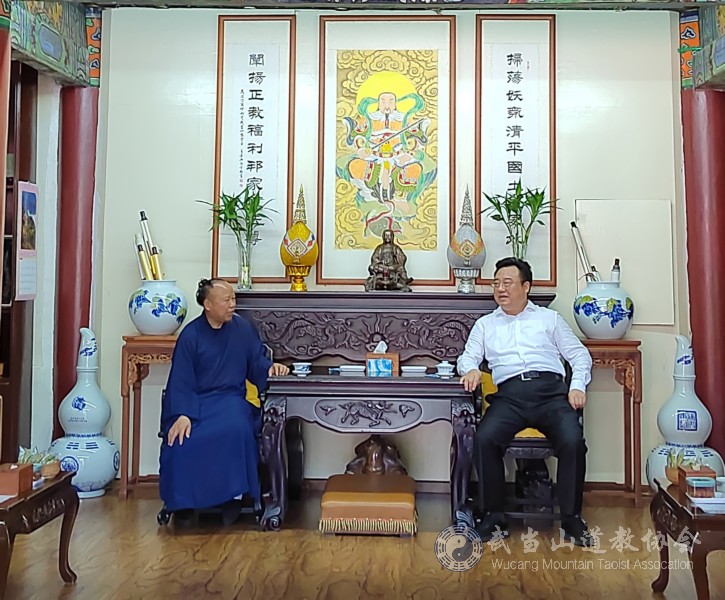 十堰市市委常委、统战部部长张涛一行到武当山紫霄宫实地调研
