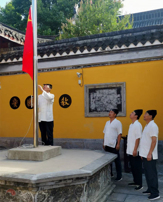 南京市道协组织各场所举行庆“七一”升国旗仪式