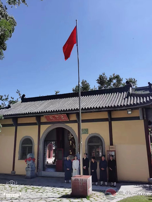 南京市道协组织各场所举行庆“七一”升国旗仪式