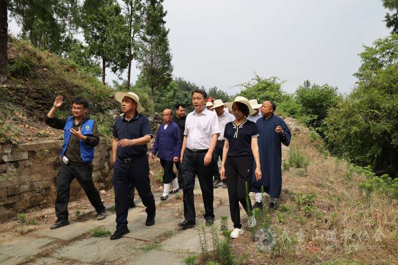 国家文物局副局长关强赴武当山五龙宫调研文物保护与考古发掘工作