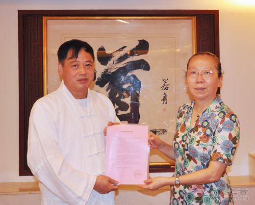 上海市老年基金会副理事长兼秘书长孙萍一行到上海城隍庙走访交流