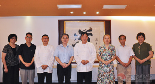 上海市老年基金会副理事长兼秘书长孙萍一行到上海城隍庙走访交流
