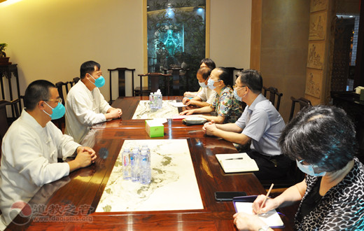 上海市老年基金会副理事长兼秘书长孙萍一行到上海城隍庙走访交流