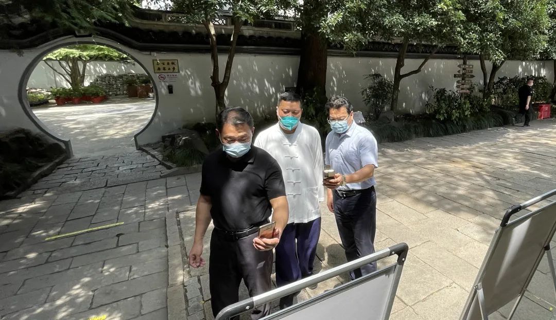上海市民宗局王凡副局长一行走访调研嘉定城隍庙