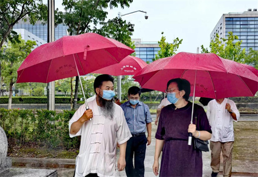 上海市浦东新区区委统战部走访检查宗教活动场所恢复开放准备工作