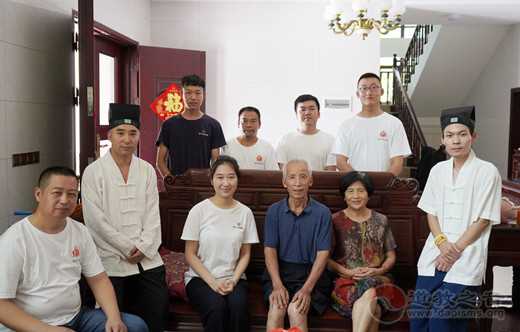 龙虎山道教学院“八一”慰问革命老兵