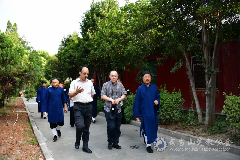 中国道教协会副会长孟至岭道长、秘书长李寒颖一行赴武当山调研