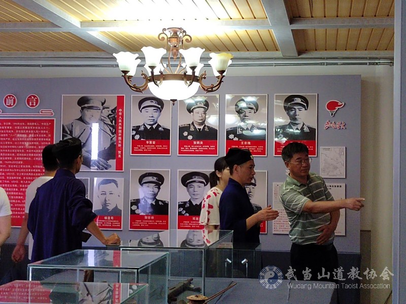 德清县委统战部王永新副部长带领县道协各宮观负责人赴武当山调研