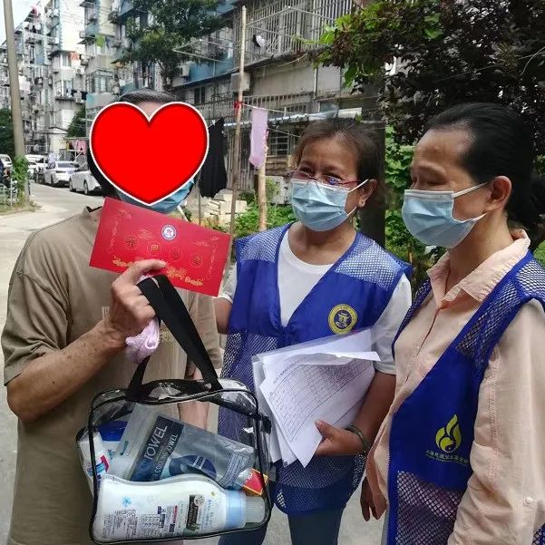 上海市黄浦区邑庙慈爱为老社关怀失独老人盛夏清凉送上门