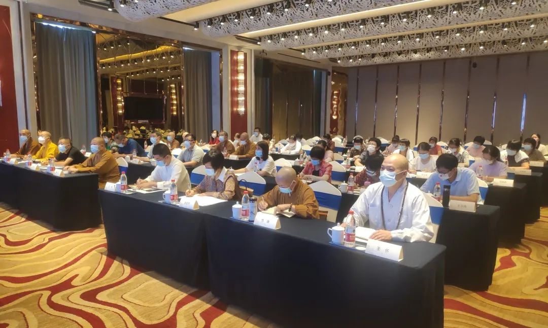 上海市奉贤区召开宗教团体、场所负责人会议