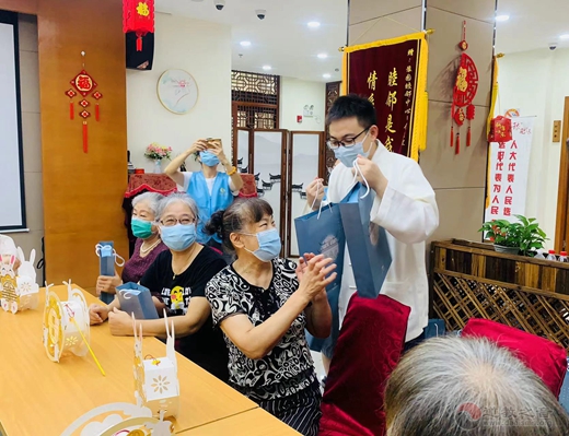 上海白云观慈爱功德会开展“中秋送团圆”系列慈善慰问活动
