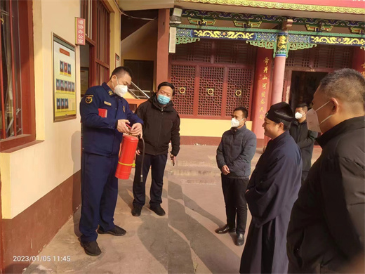 新乡市级消防安全督导组莅临辉县市老君洞道院进行消防安全检查工作
