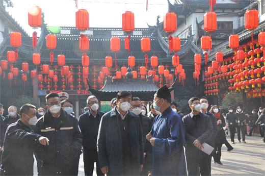 上海市黄浦区委书记杲云到上海城隍庙检查春节期间安全工作