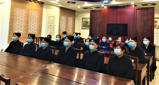 苏州城隍庙举行升国旗仪式并组织观看党的二十大开幕会
